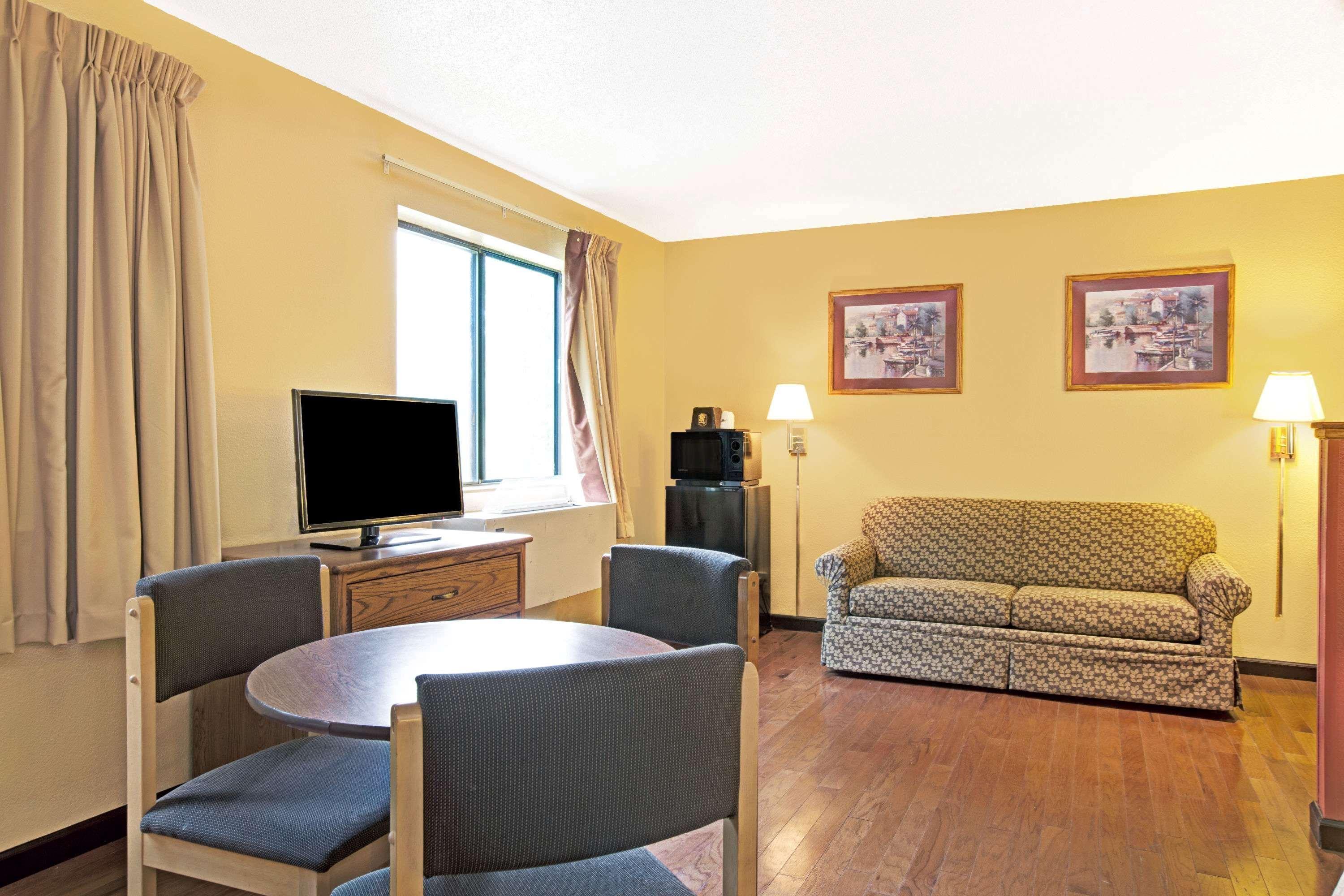 Super 8 By Wyndham Baltimore/Essex Area Kültér fotó
